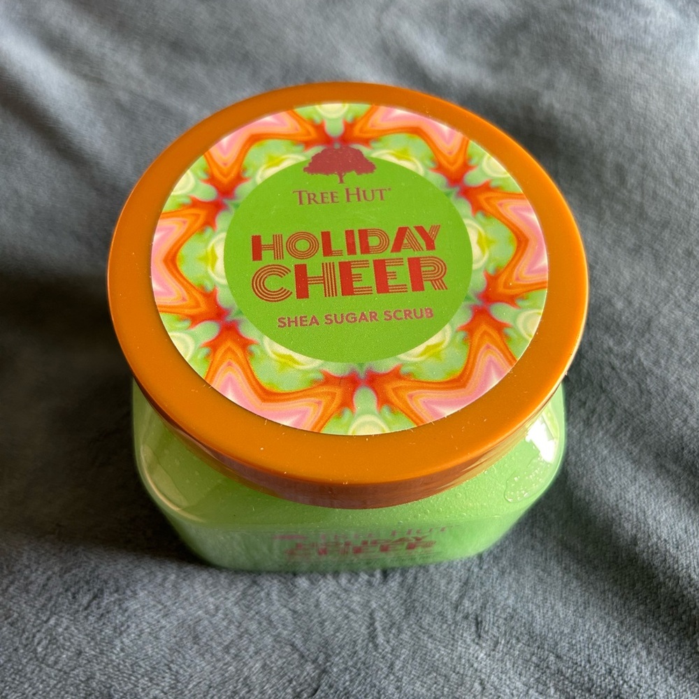 Tree Hut LIMITED Edition Body Scrub in Holiday Cheer